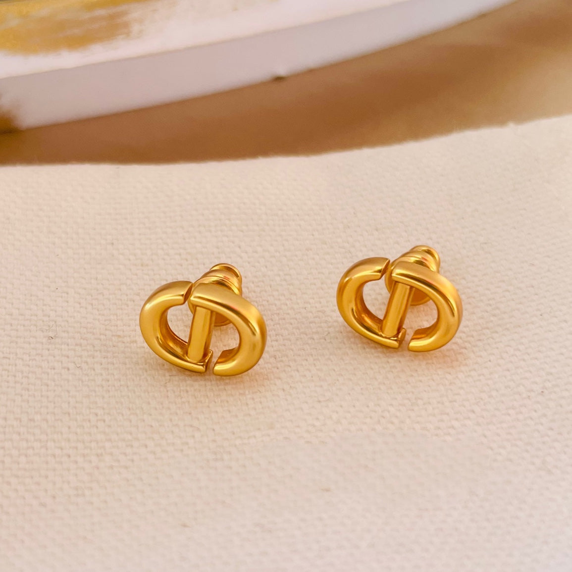 Luxury DiorPETIT STUD EARRINGS GOLD