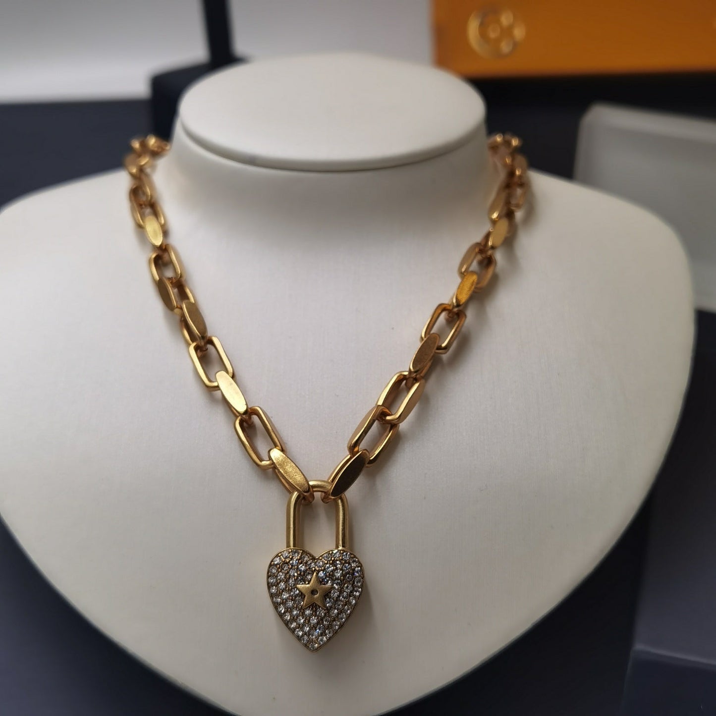 Luxury DiorHEART PADLOCK NECKLACE