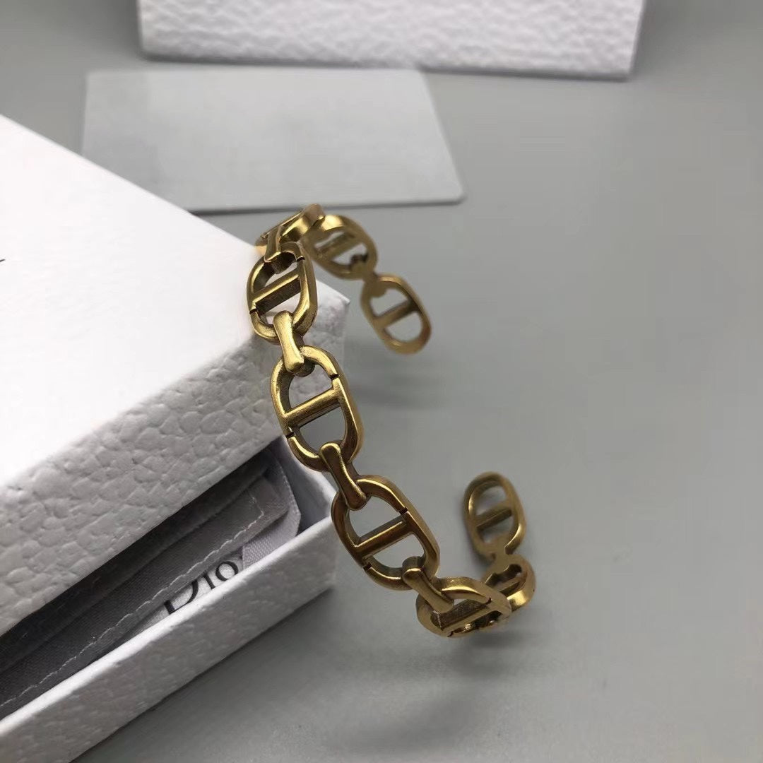 Luxury DiorMOTIF GOLD CUFF BRACELET