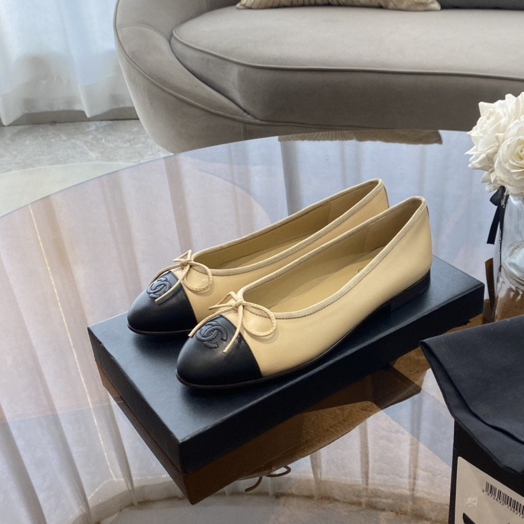 Luxury Chanel ballet flats beige black lambskin