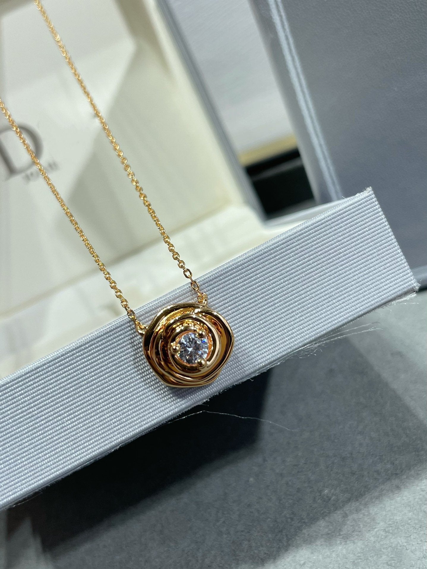 Luxury DiorROSE COUTRE PINK GOLD DIAMOND NECKLACE