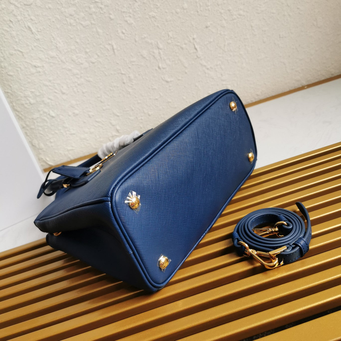 Luxury PradaMEDIUM GALLERIA 28 BLUE SAFFIANO LEATHER