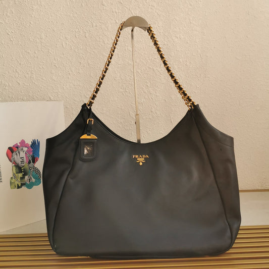 Luxury PradaCHAIN TOTE 39 SOFT BLACK CALFSKIN