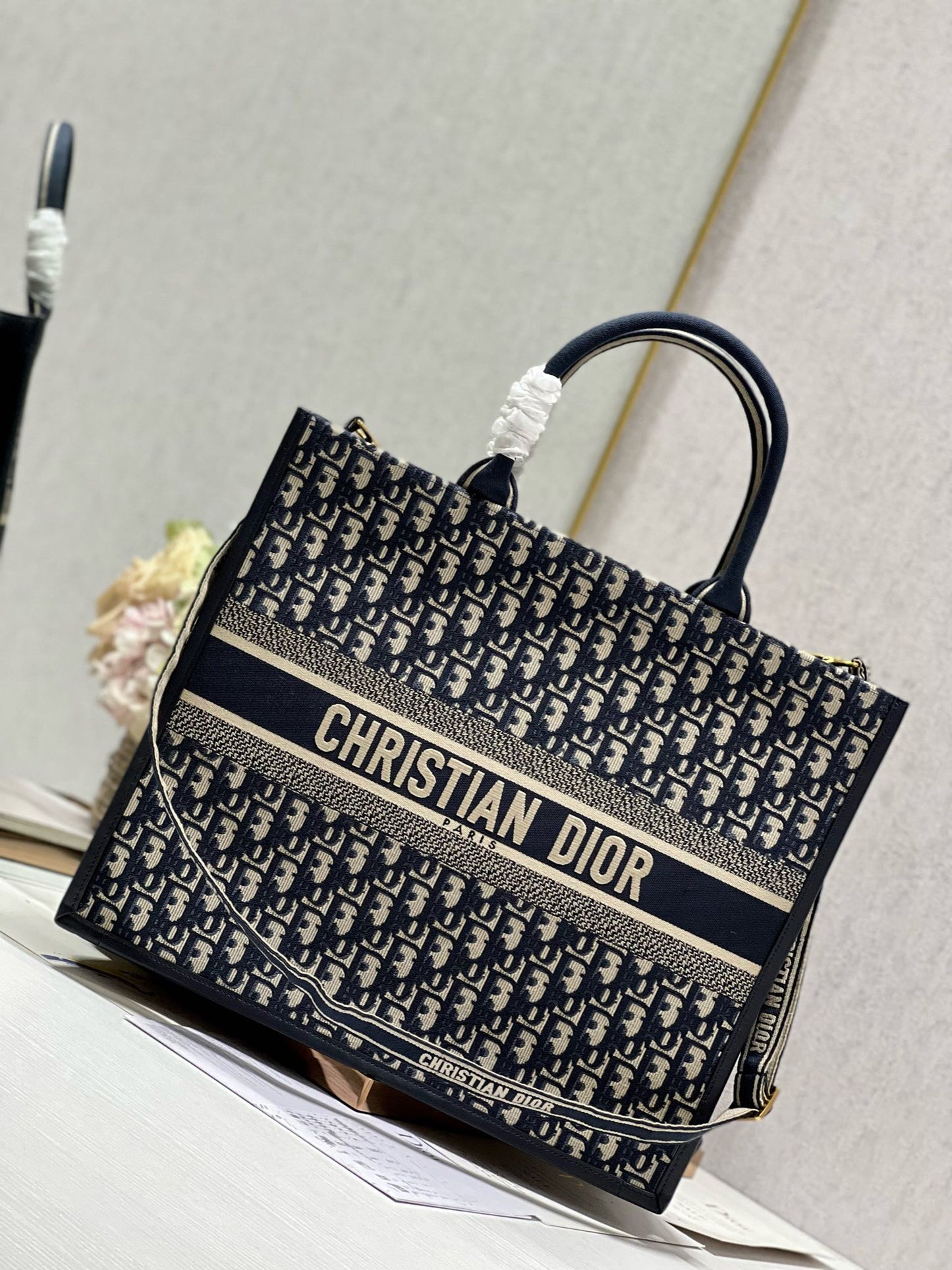 Luxury DiorLARGE BOOK TOTE 42 BLUE OBLIQUE EMBROIDERY