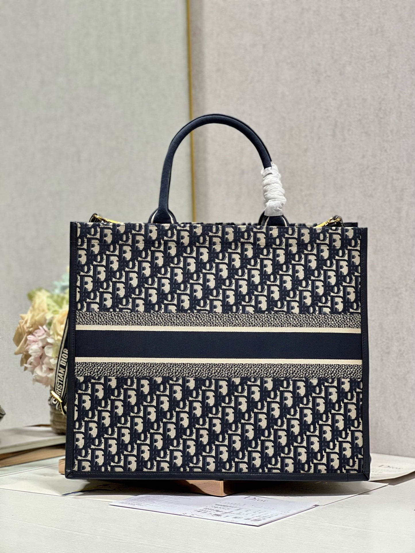 Luxury DiorLARGE BOOK TOTE 42 BLUE OBLIQUE EMBROIDERY