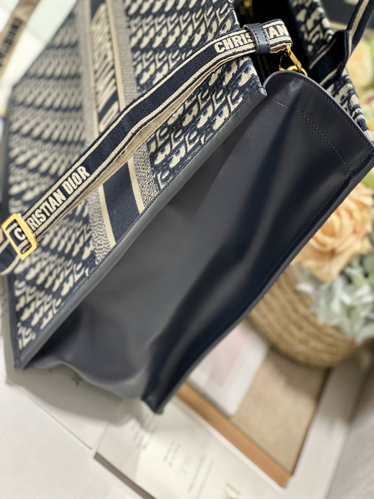 Luxury DiorLARGE BOOK TOTE 42 BLUE OBLIQUE EMBROIDERY