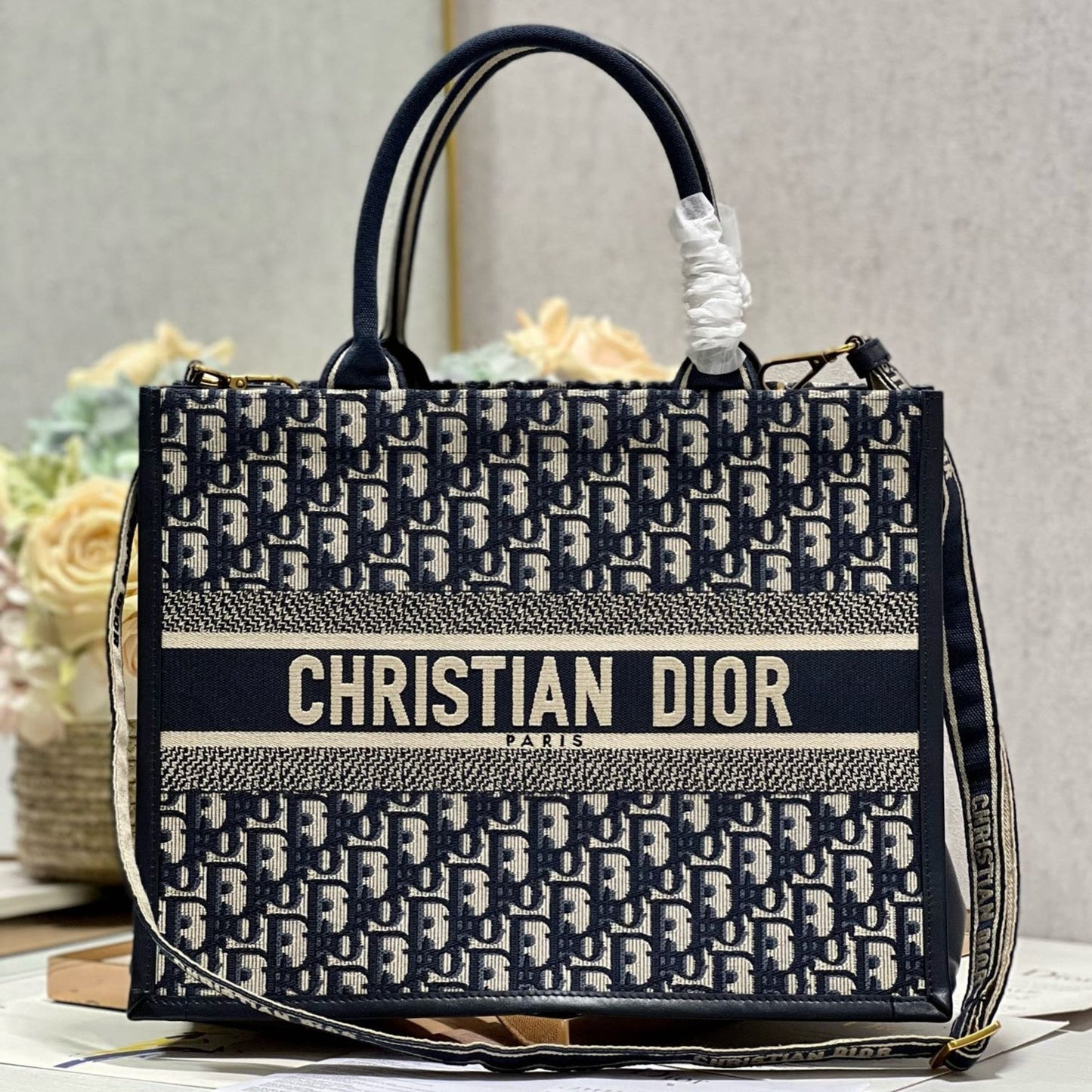 Luxury DiorMEDIUM BOOK TOTE 36 BLUE OBLIQUE EMBROIDERY