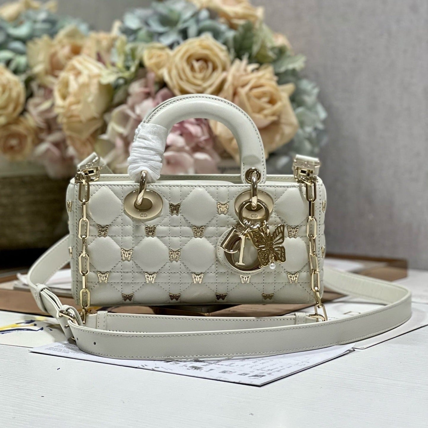 Luxury DiorSMALL LADY D-JOY 22 BUTTERFLY STUD WHITE LAMBSKIN