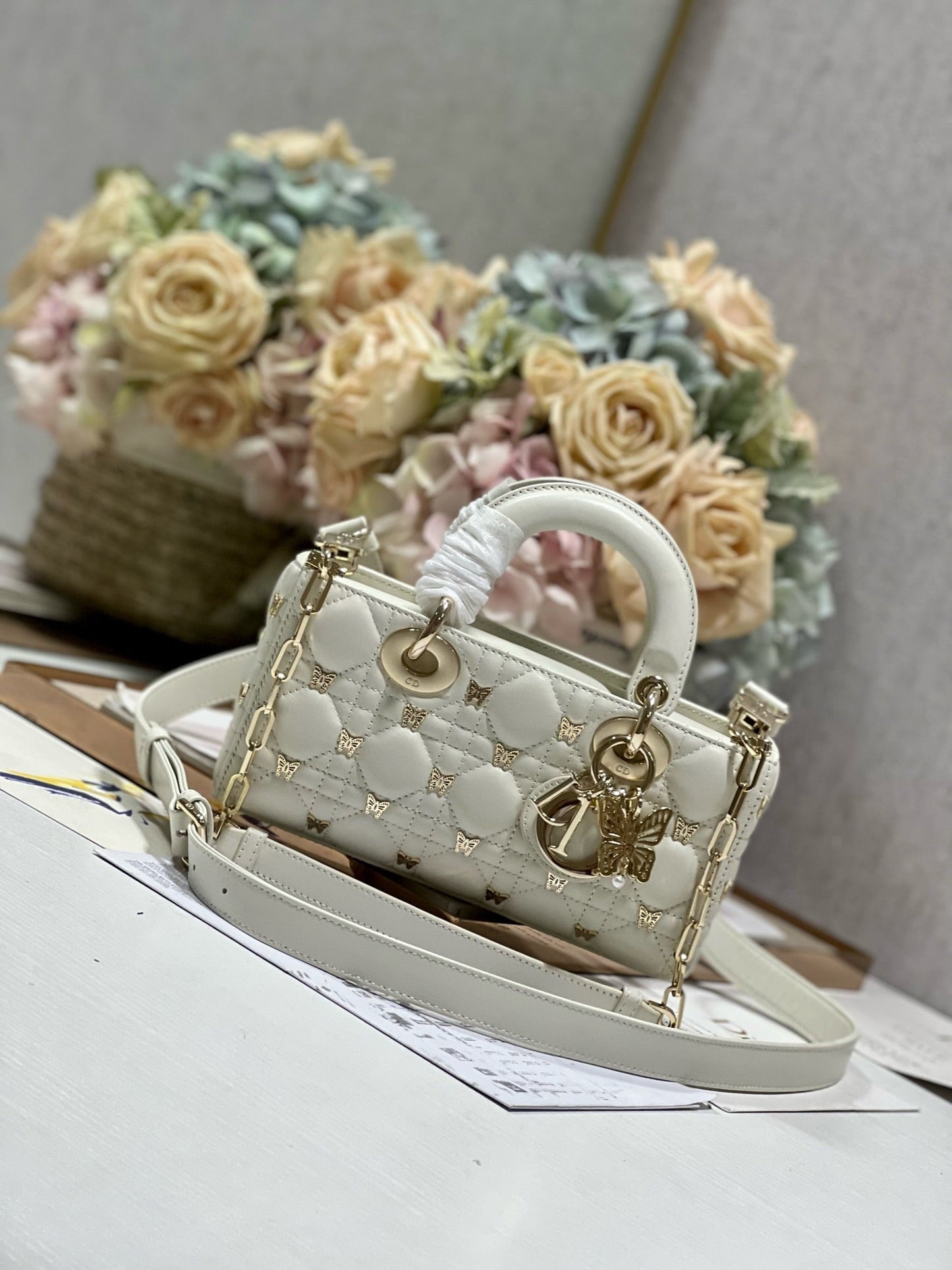 Luxury DiorSMALL LADY D-JOY 22 BUTTERFLY STUD WHITE LAMBSKIN