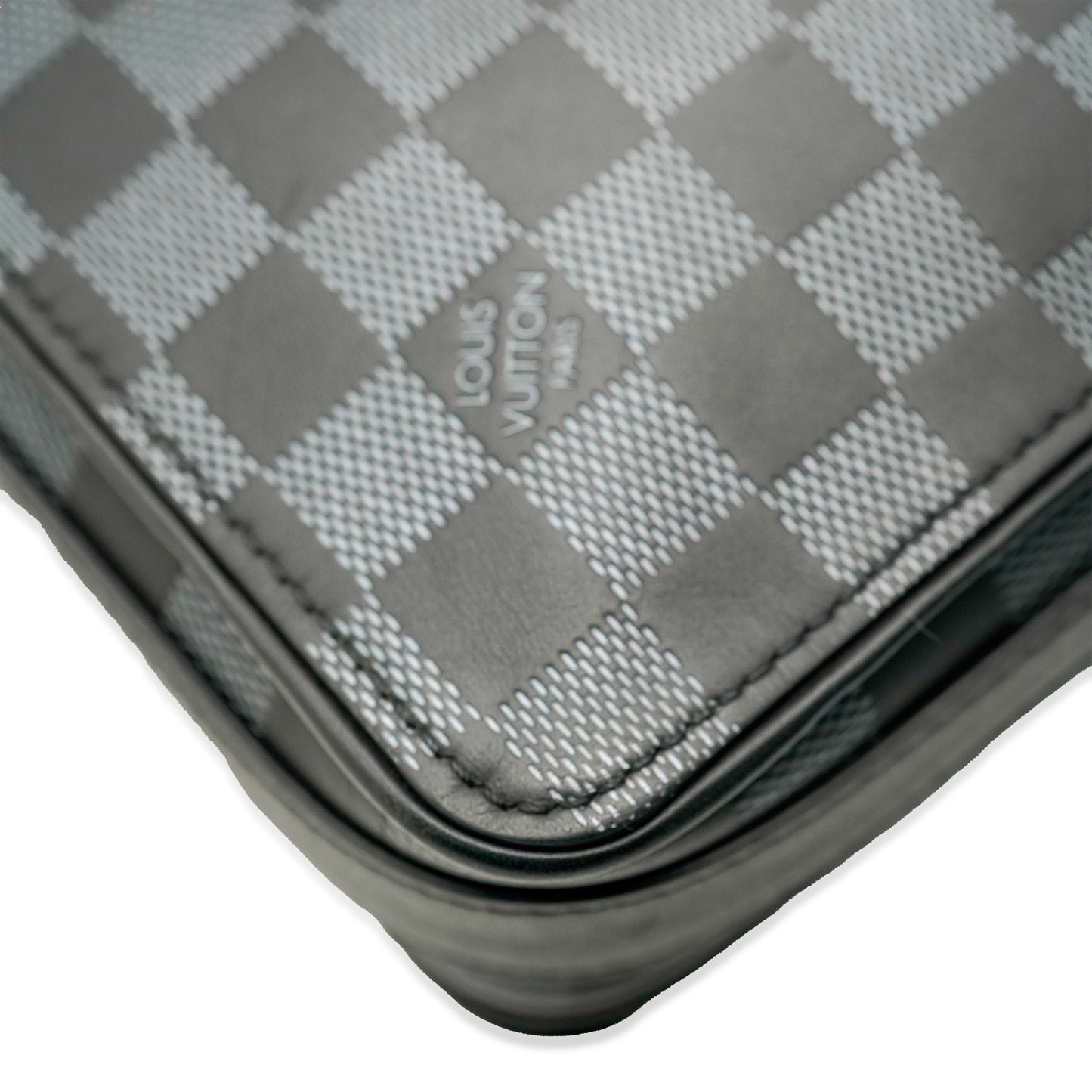 Louis Vuitton Louis Vuitton Onyx Damier Infini Studio Messenger