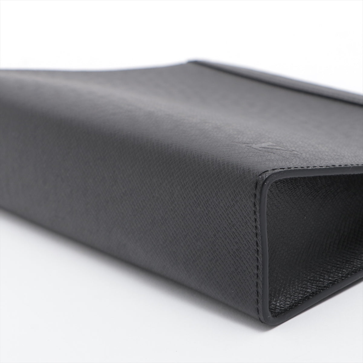 Louis Vuitton Taiga Pouch Voyeurage MM M30547