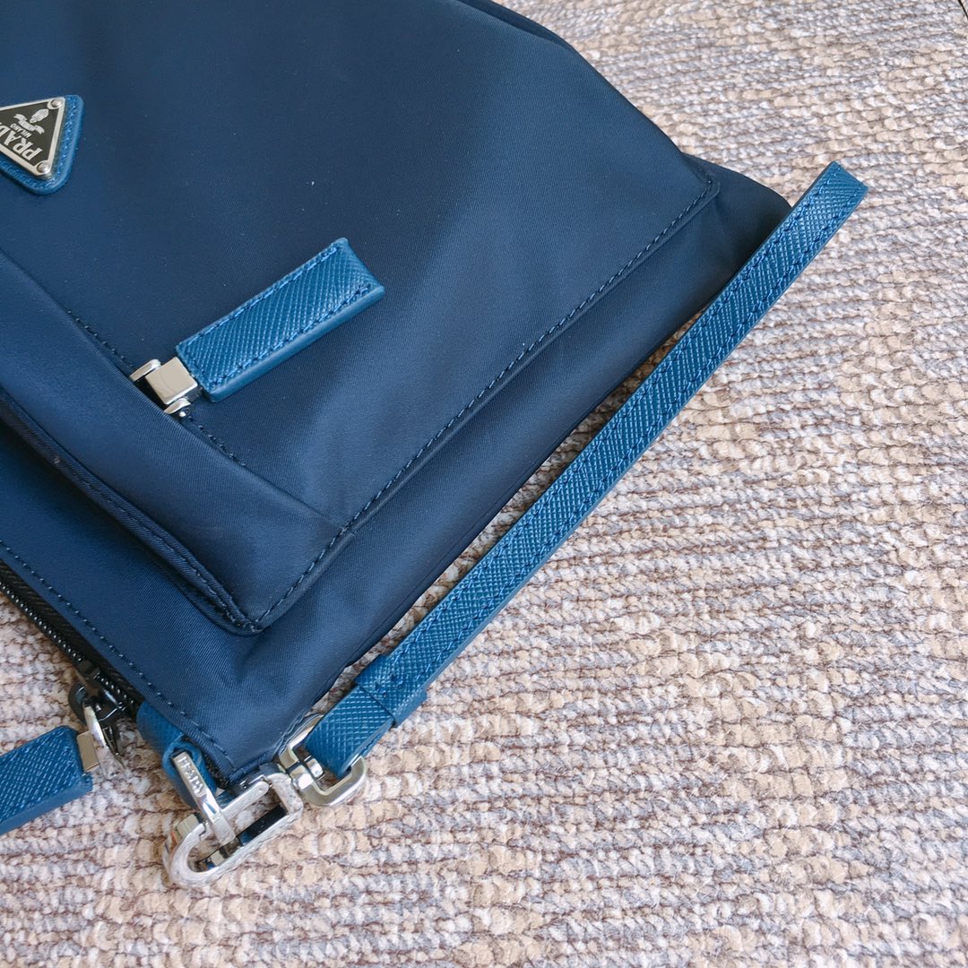 Luxury PradaCLUTCH 28 IN NAVY BLUE RE-NYLON
