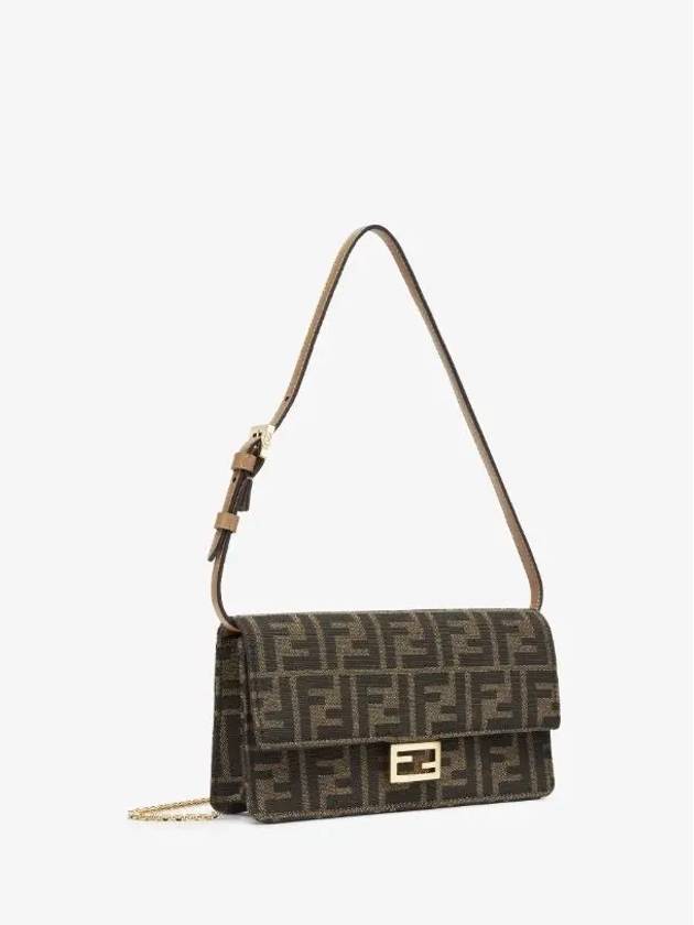Luxury Fendi Baguette FF Fabric Shoulder Long Wallet Brown