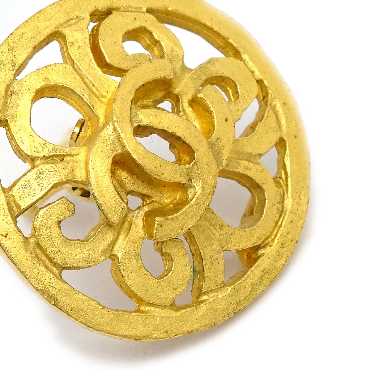 Luxury Chanel 1995 Fretwork Paisley Round Earrings Clip-On Gold