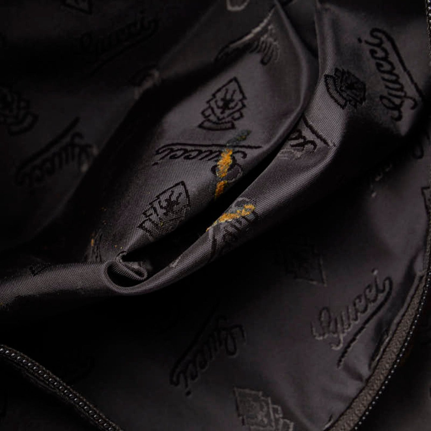 Luxury Gucci Trending 2025 Crest  Leather Shoulder Bag ()