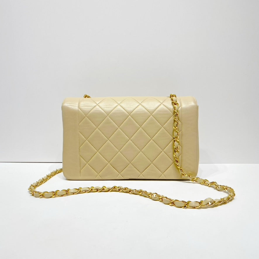 No.001694-Chanel Vintage Lambskin Diana Bag 25cm