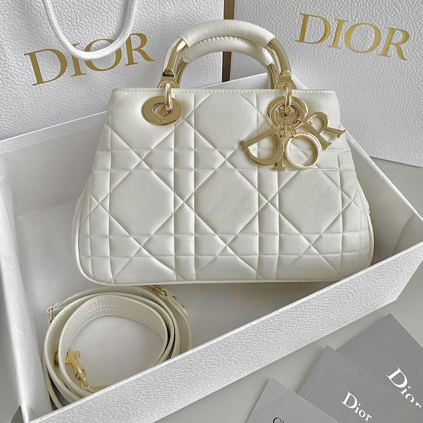 Luxury DiorLADY 25 HANDBAG IN WHITE CALFSKIN