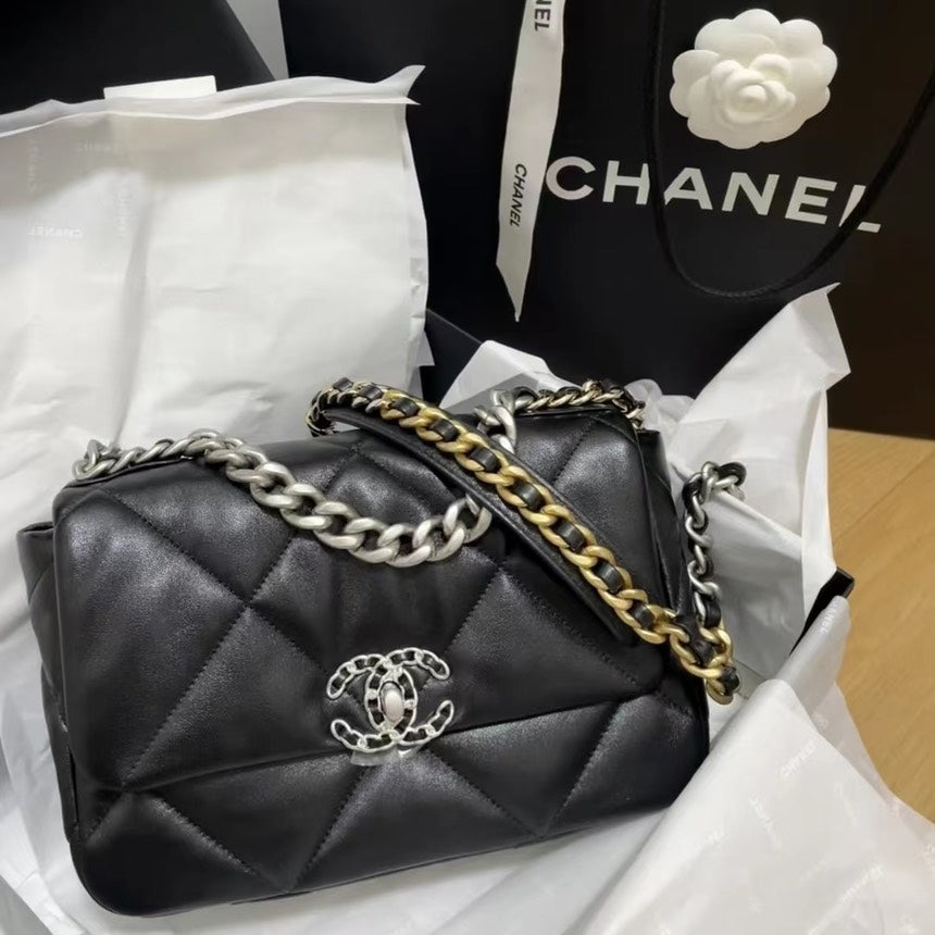 Luxury Chanel 19 Flap Bag Quilted Leather