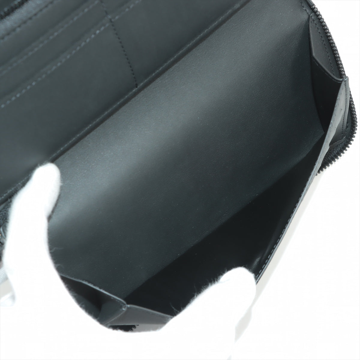Louis Vuitton  Zippie Wallet Vertical M69047 Black Round Zip Wallet