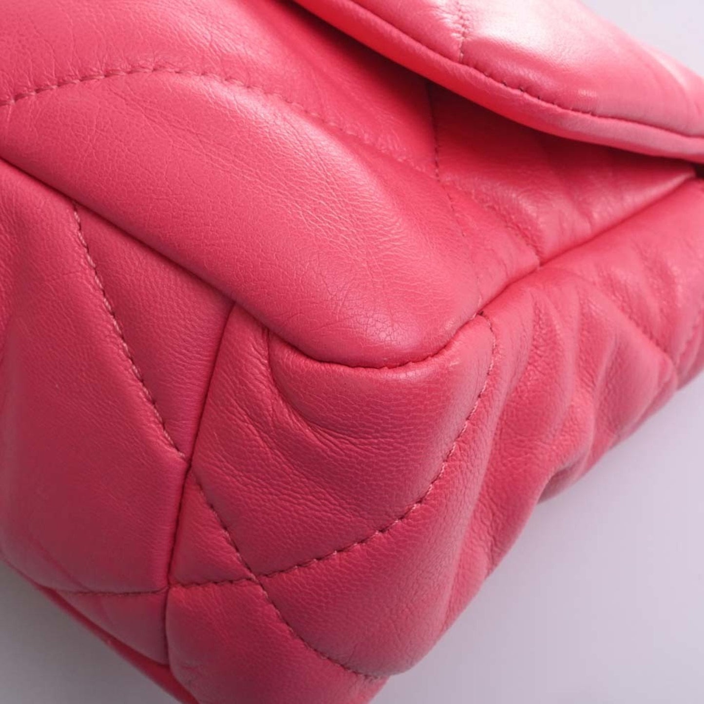 Luxury Chanel Lambskin 19 Coco Mark Chain Shoulder Bag Pink Ladies