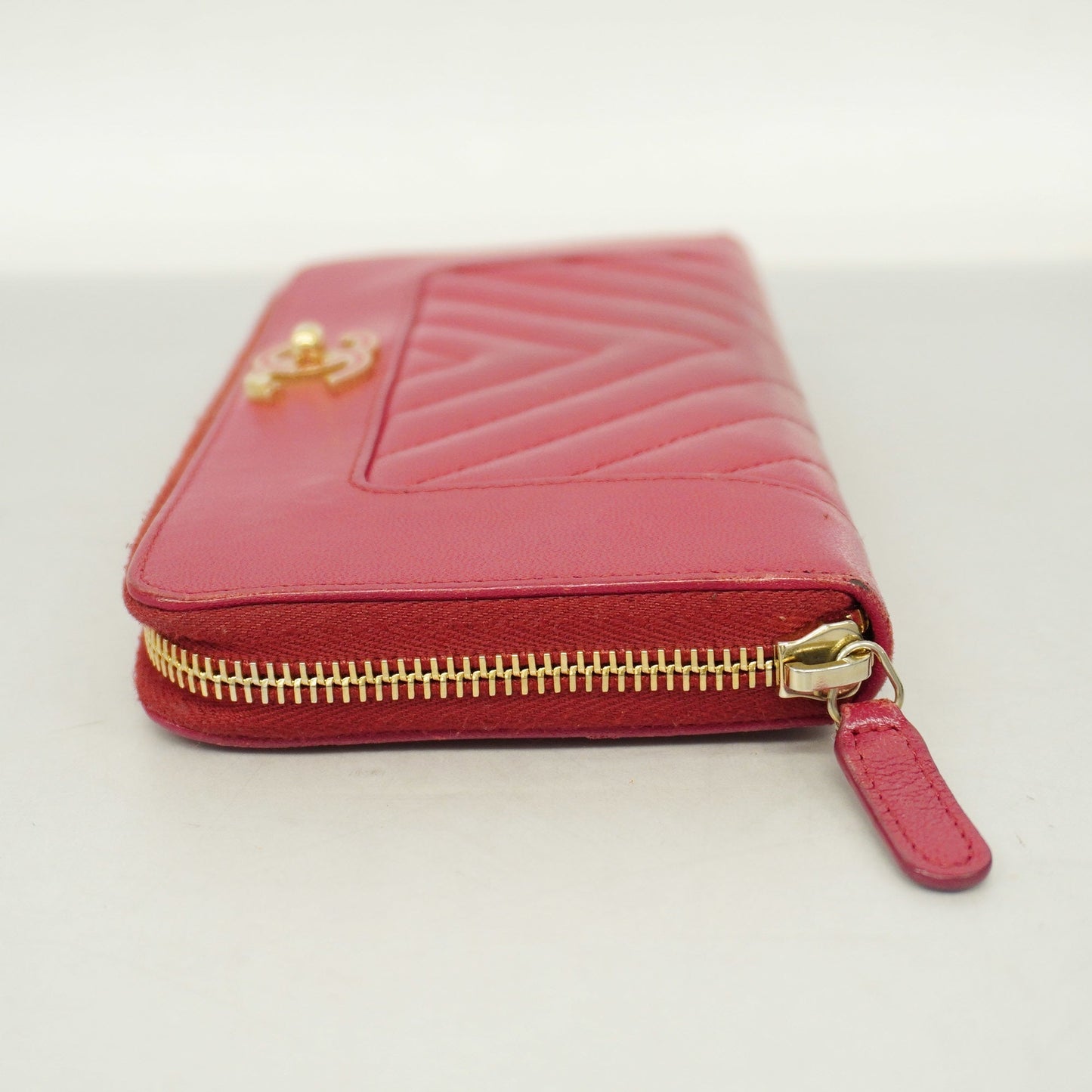 Luxury Chanel  V-stitch Gold Hardware Women's Lambskin Long Wallet [bi-fold] Pink