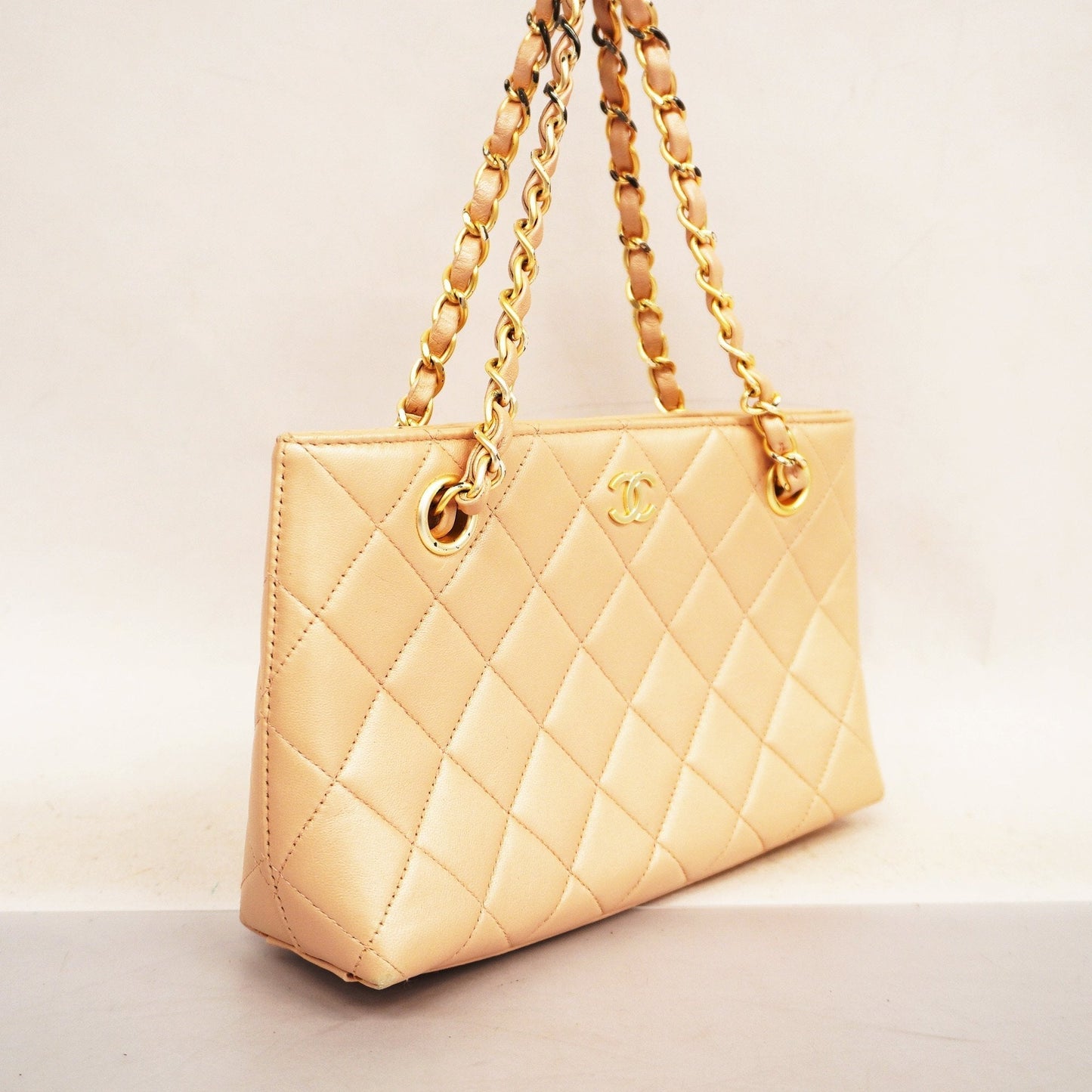 Luxury Chanel  Matelasse Women's Leather Handbag Light Pink