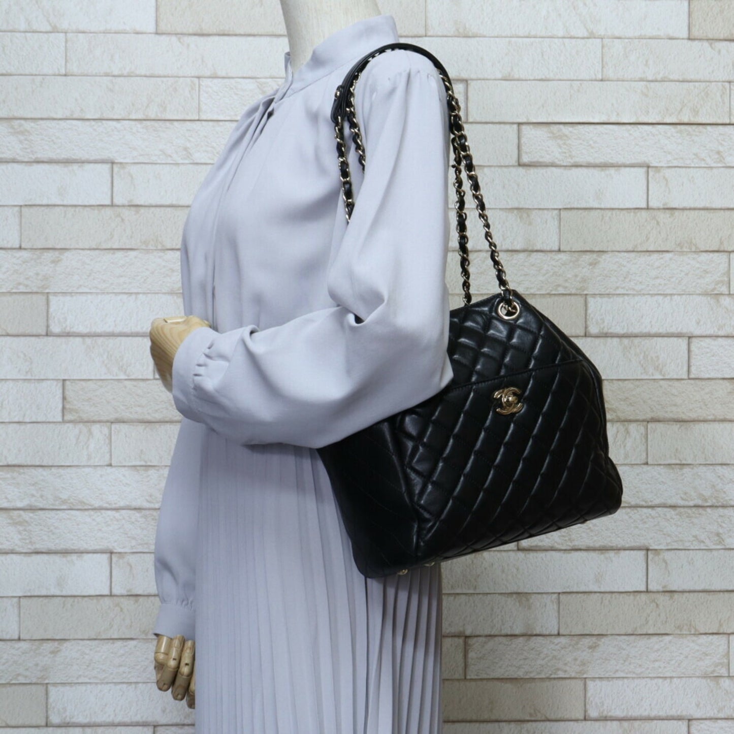 Luxury Chanel chain matelasse shoulder bag lambskin black ladies