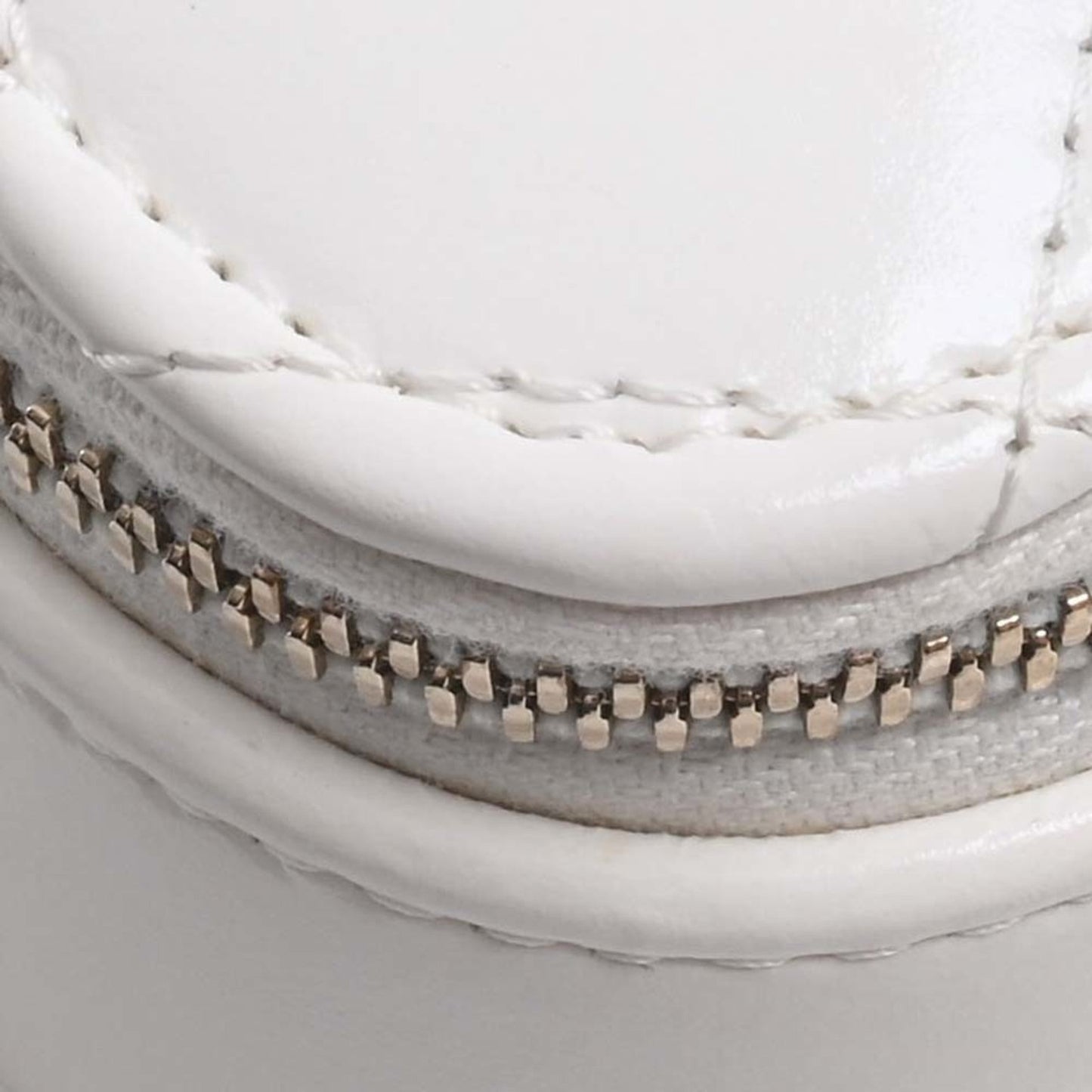 Luxury Chanel Leather Matelasse Coco Mark Chain Shoulder Bag Vanity White Ladies