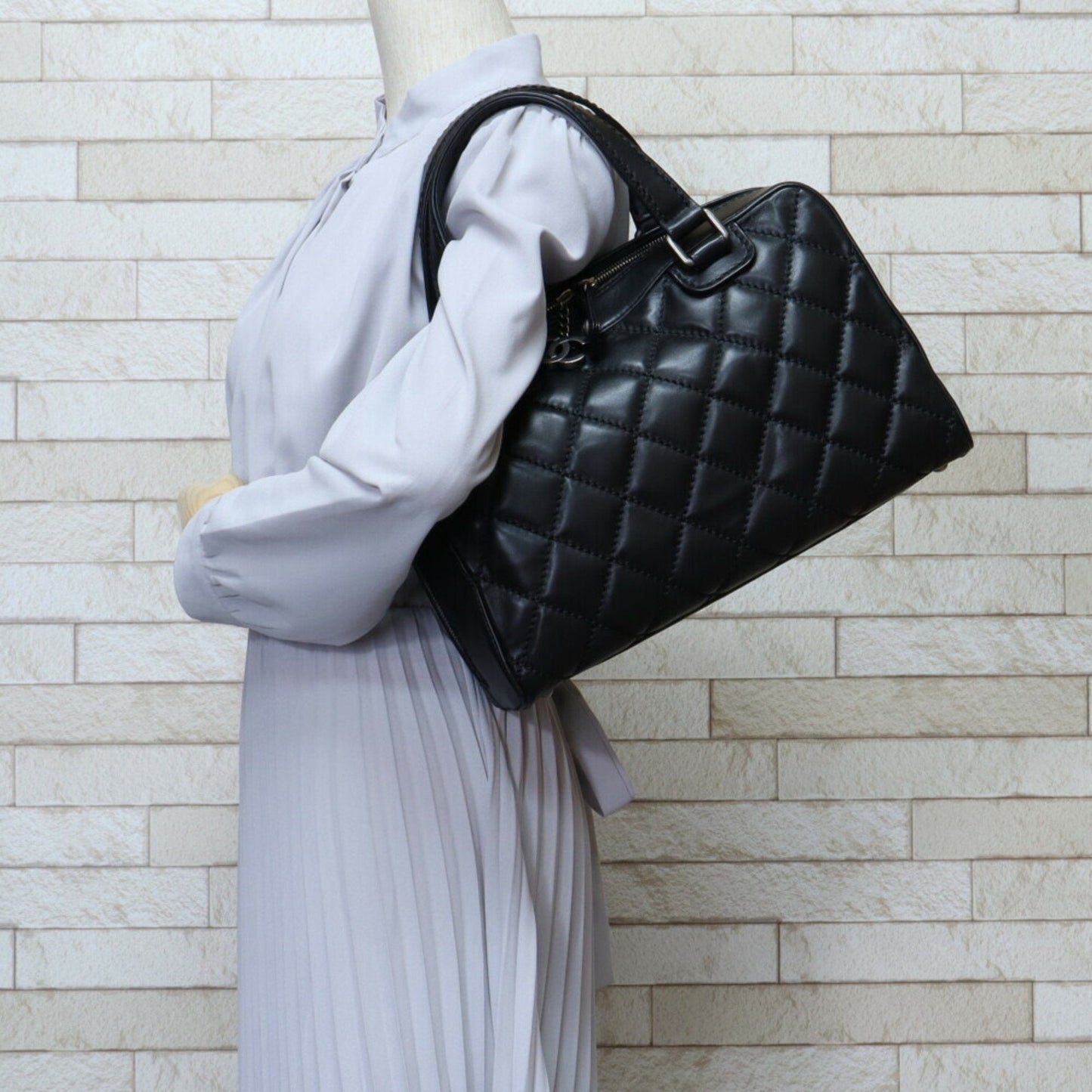 Luxury Chanel wild stitch handbag leather black ladies