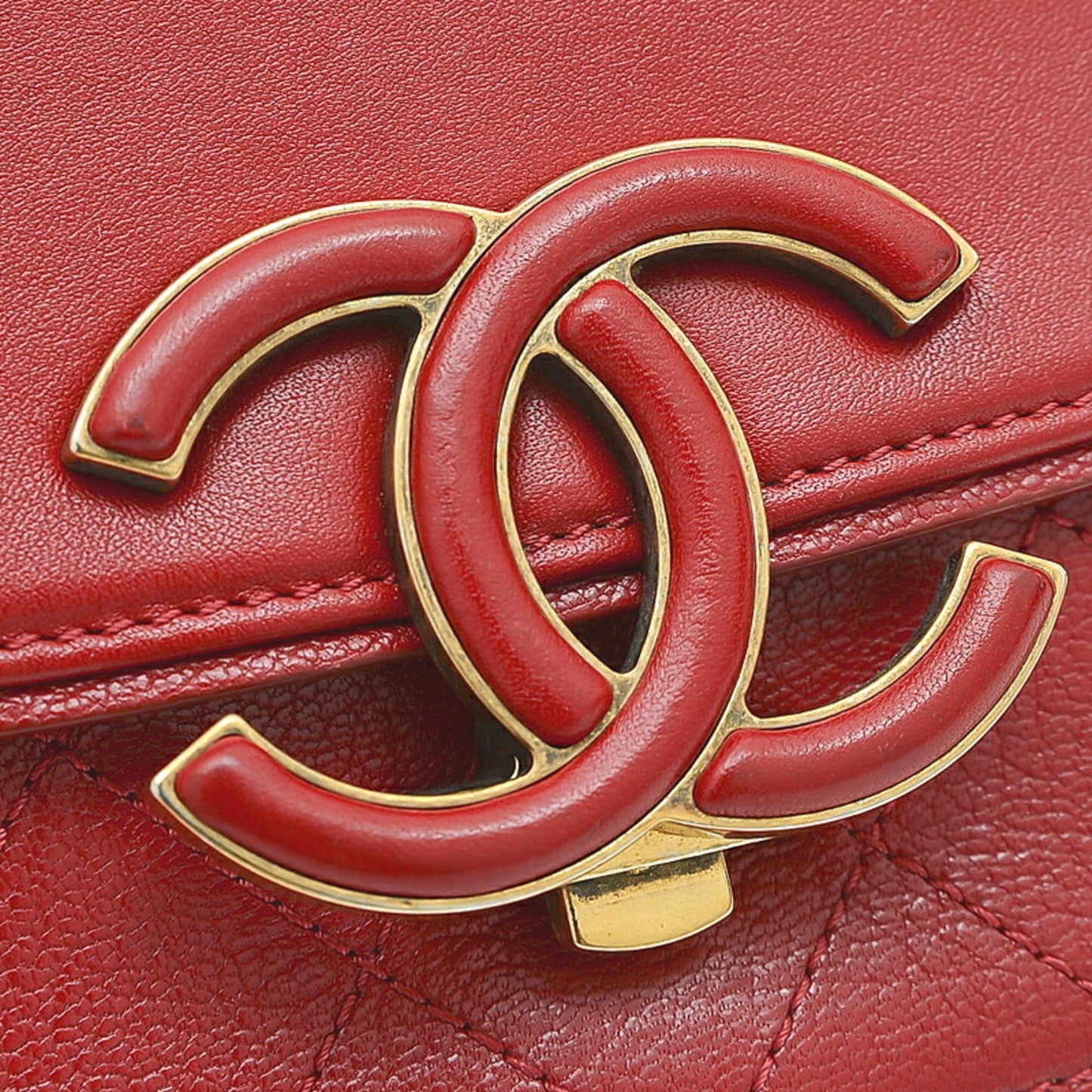 Luxury Chanel matelasse 2-way chain bag leather red gold hardware