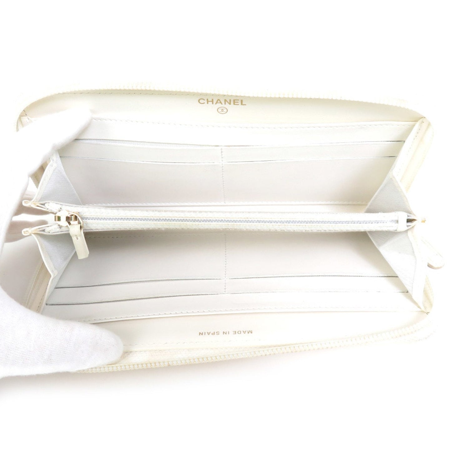Luxury Chanel Round Zipper Long Wallet Boy Caviar Skin Leather Off-White Gold Women's e55885i
