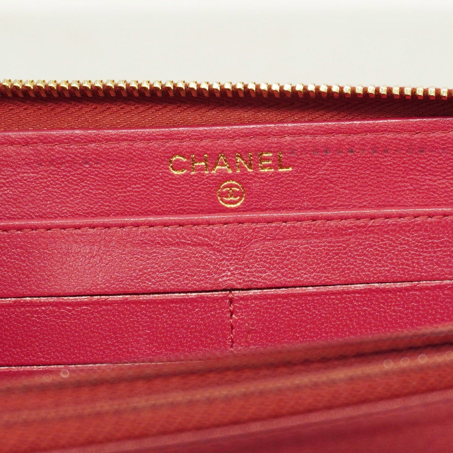 Luxury Chanel  V-stitch Gold Hardware Women's Lambskin Long Wallet [bi-fold] Pink
