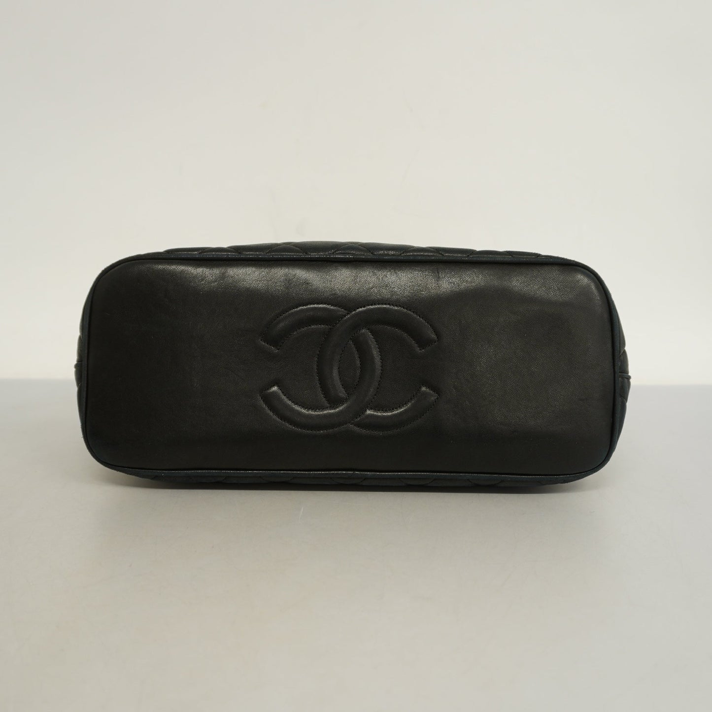 Luxury Chanel  Matelasse Chain Shoulder Lambskin Women's Leather Shoulder Bag Black