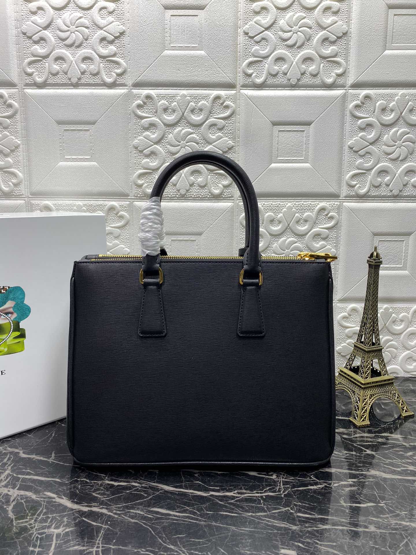 Luxury PradaGALLERIA 32 BAG IN BLACK SAFFIANO LEATHER