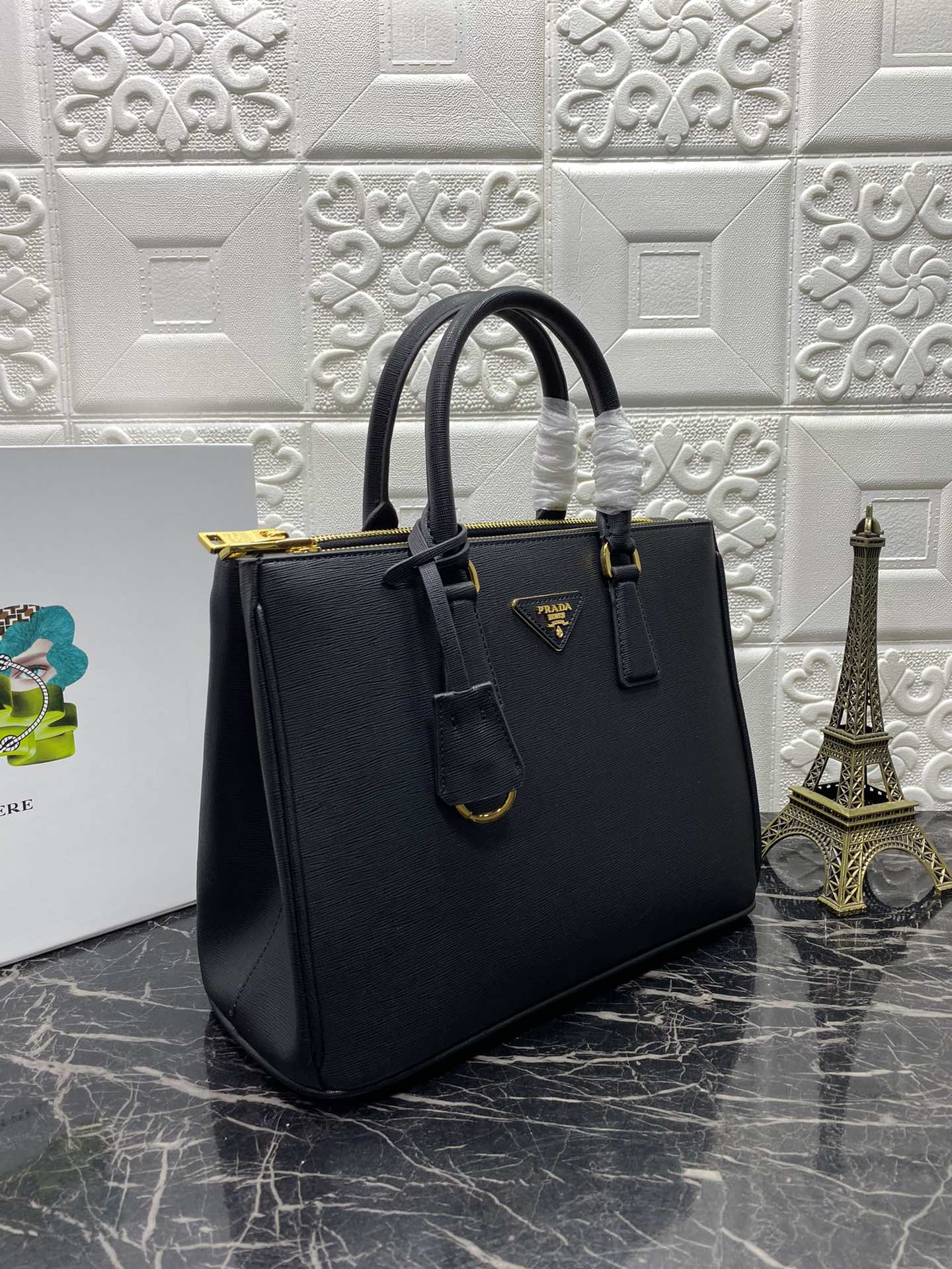 Luxury PradaGALLERIA 32 BAG IN BLACK SAFFIANO LEATHER