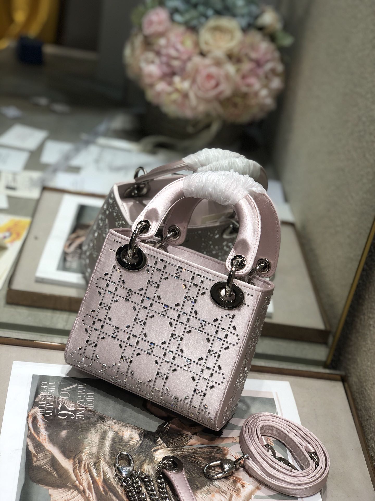 Luxury DiorLADY 24 HANDBAG EMBOSSED DIAMOND IN SILVER CALFSKIN
