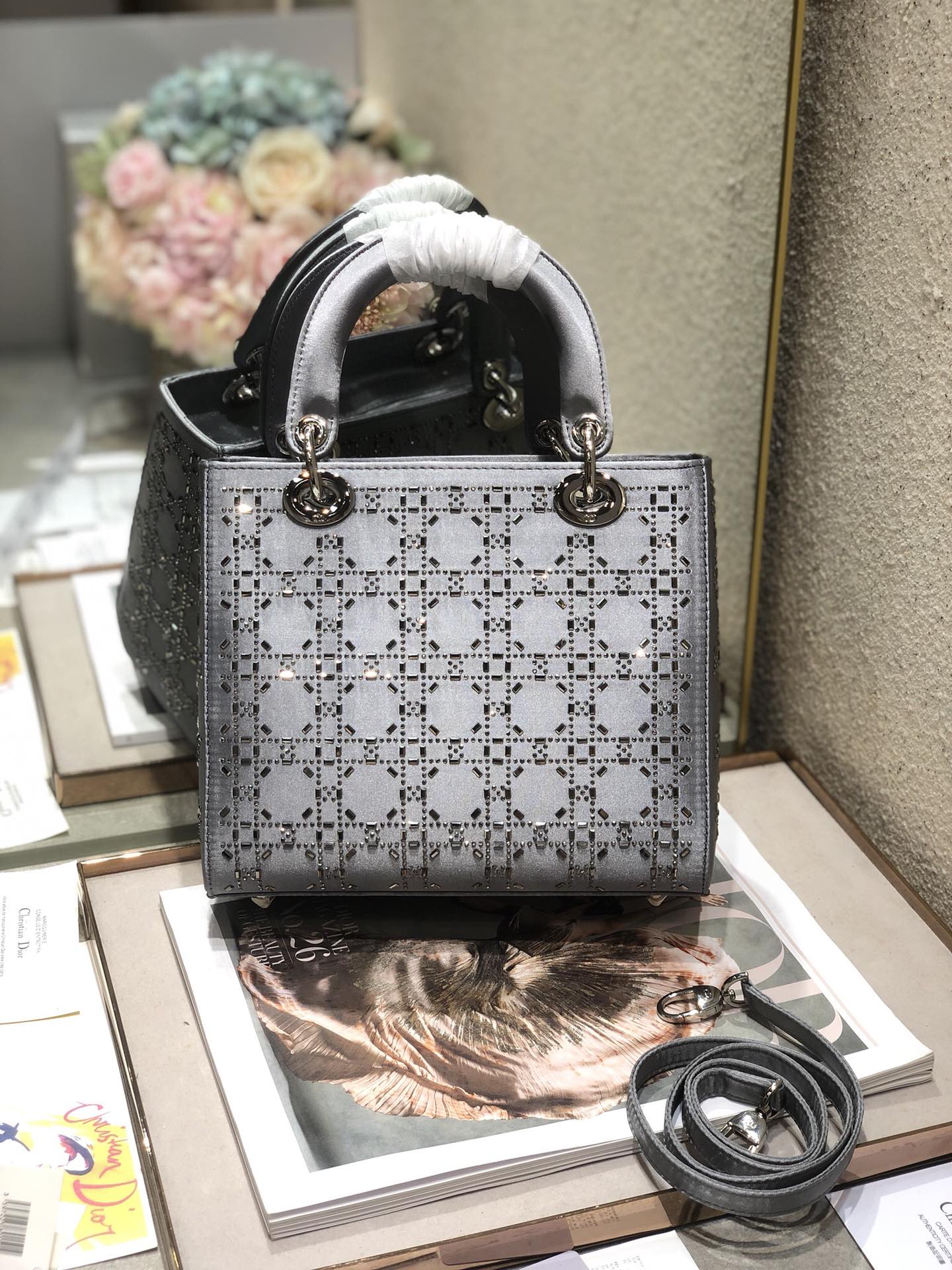 Luxury DiorLADY 24 HANDBAG EMBOSSED DIAMOND IN GREY CALFSKIN