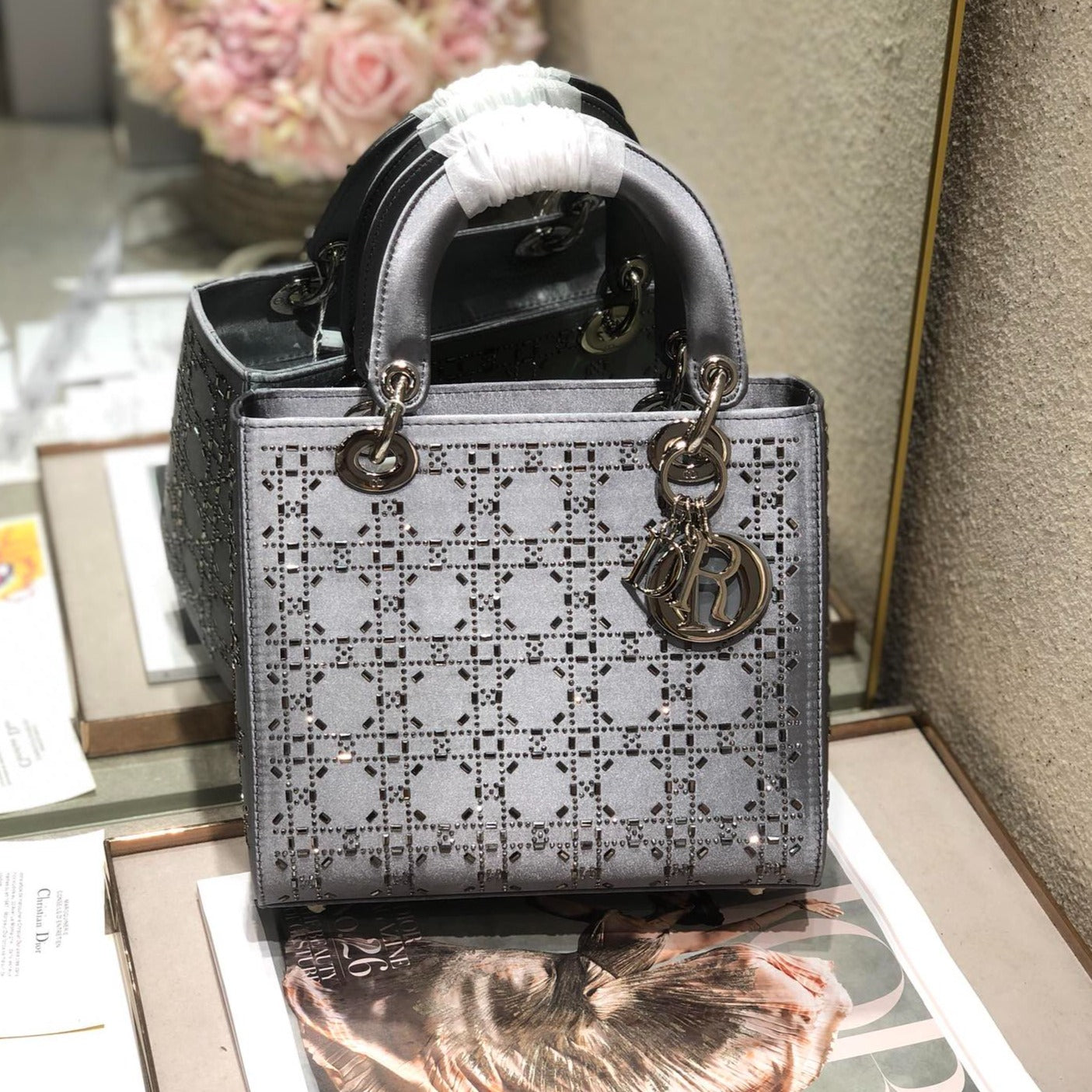 Luxury DiorLADY 24 HANDBAG EMBOSSED DIAMOND IN GREY CALFSKIN