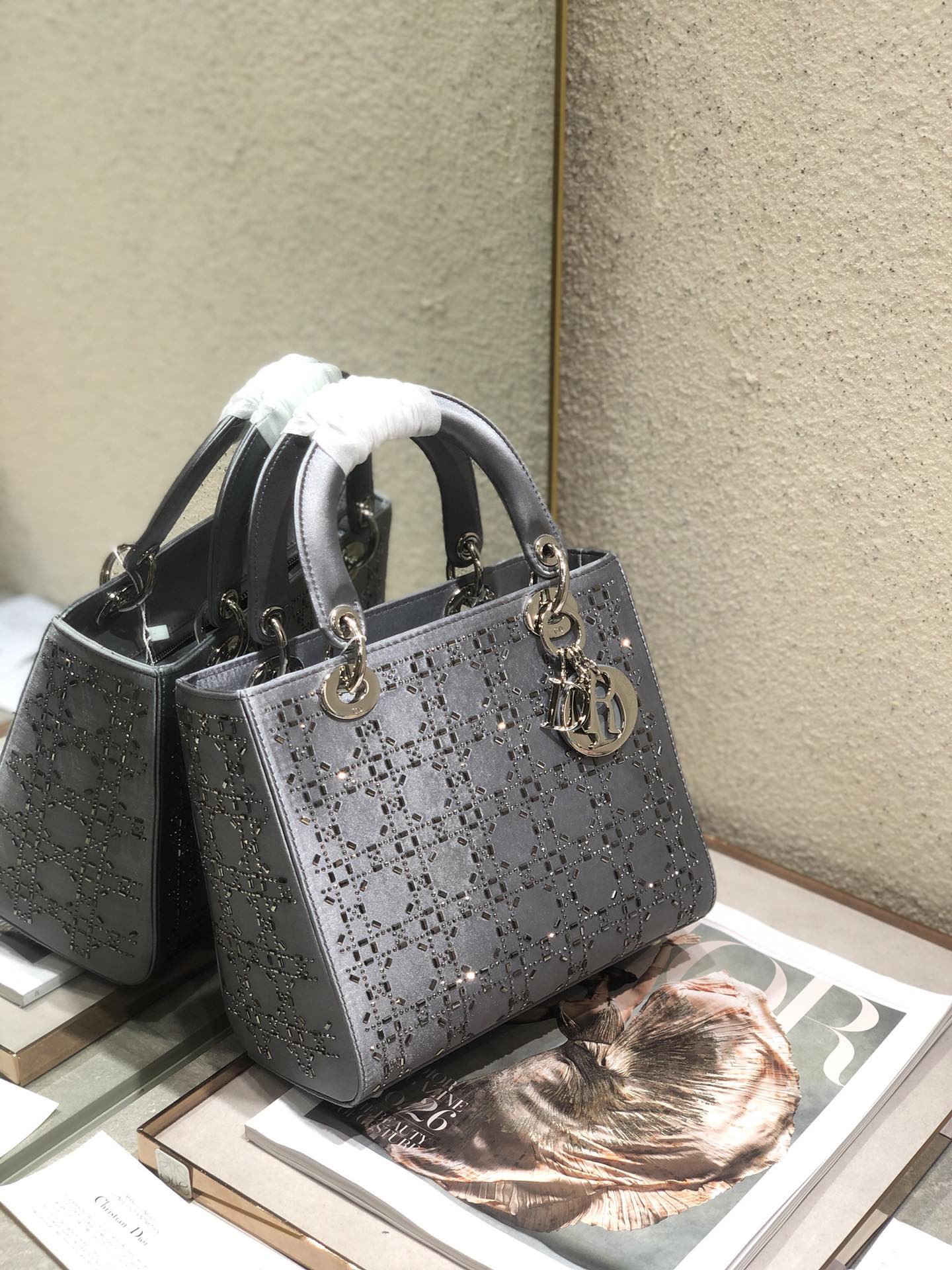 Luxury DiorLADY 24 HANDBAG EMBOSSED DIAMOND IN GREY CALFSKIN