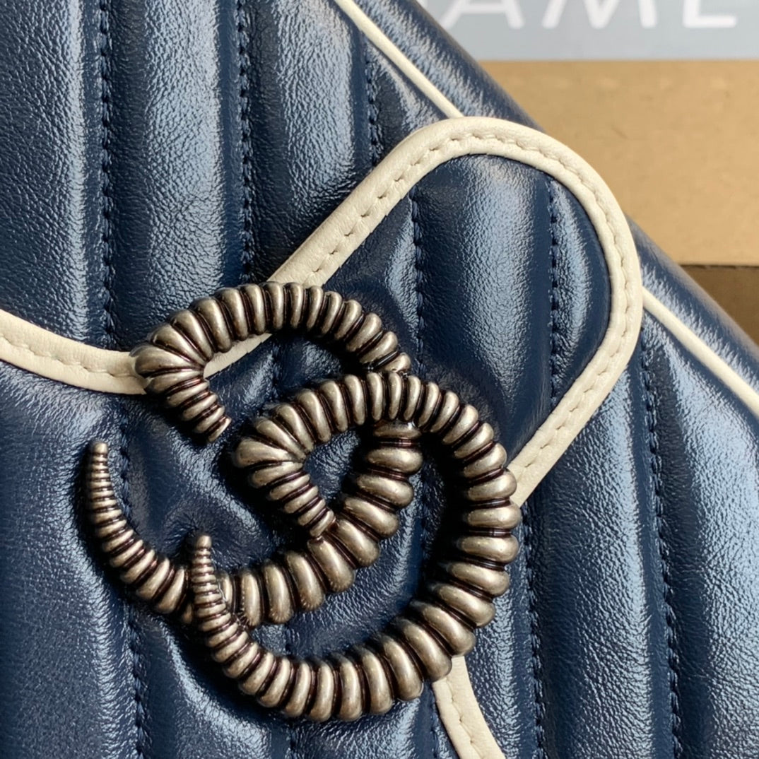 Luxury Gucci GG MARMONT MEDIUM 26 HANDBAG IN MIDNIGHT BLUE CALFSKIN