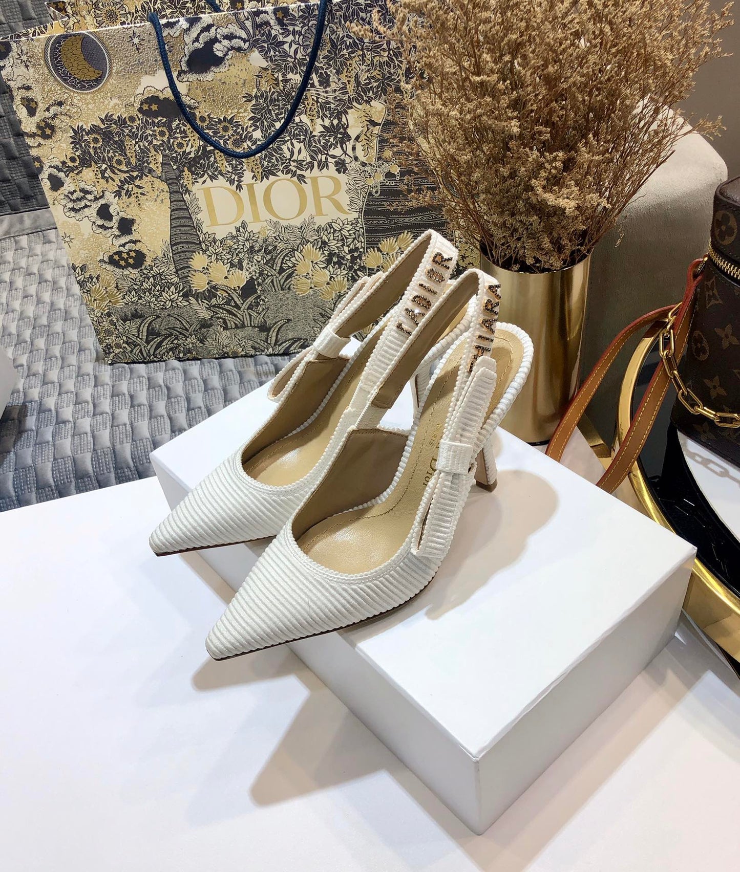 Luxury DiorJA Luxury Diorslingback pumps 95 all white embroidered cotton