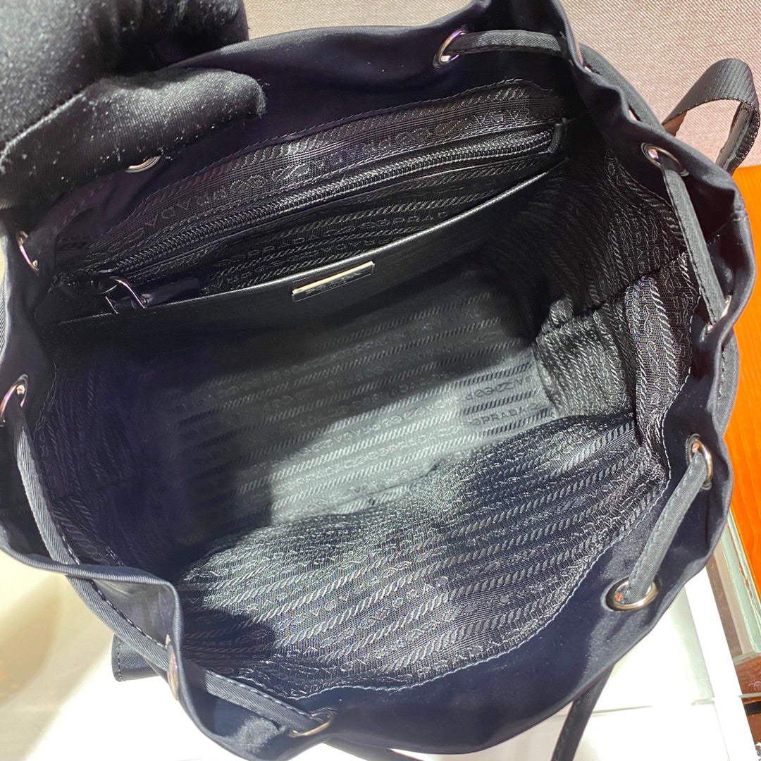 Luxury PradaSMALL BACKPACK 28 IN BLACK PARACHUTE FABRIC