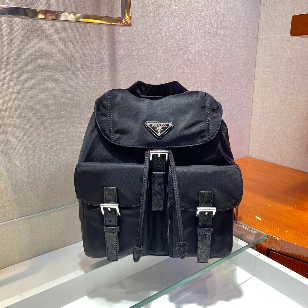 Luxury PradaSMALL BACKPACK 28 IN BLACK PARACHUTE FABRIC