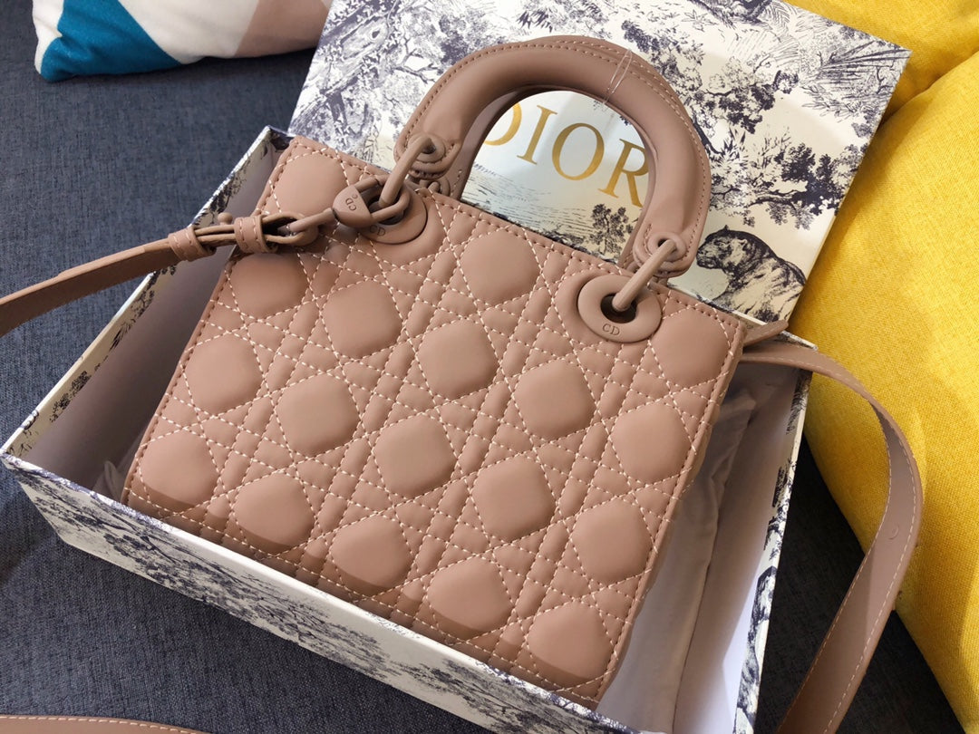 Luxury DiorMEDIUM LADY 20 BAG IN CAMEL BROWN CALFSKIN