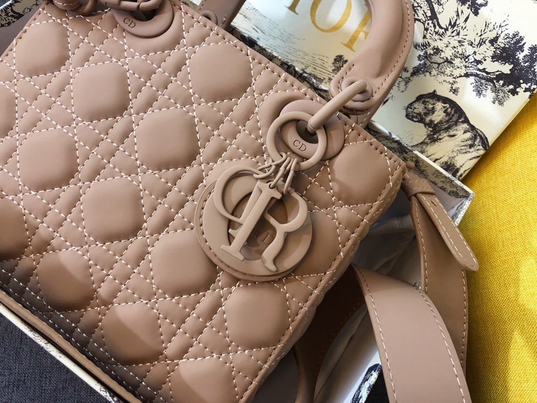 Luxury DiorMEDIUM LADY 20 BAG IN CAMEL BROWN CALFSKIN