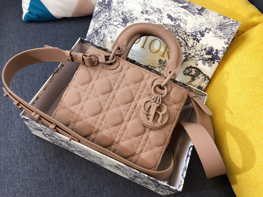 Luxury DiorMEDIUM LADY 20 BAG IN CAMEL BROWN CALFSKIN