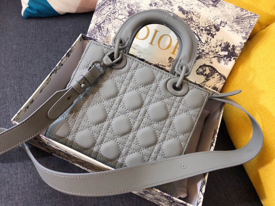 Luxury DiorMEDIUM LADY 20 BAG IN GREY CALFSKIN