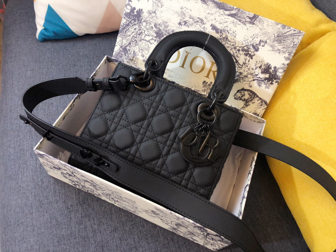 Luxury DiorMEDIUM LADY 20 BAG IN BLACK CALFSKIN