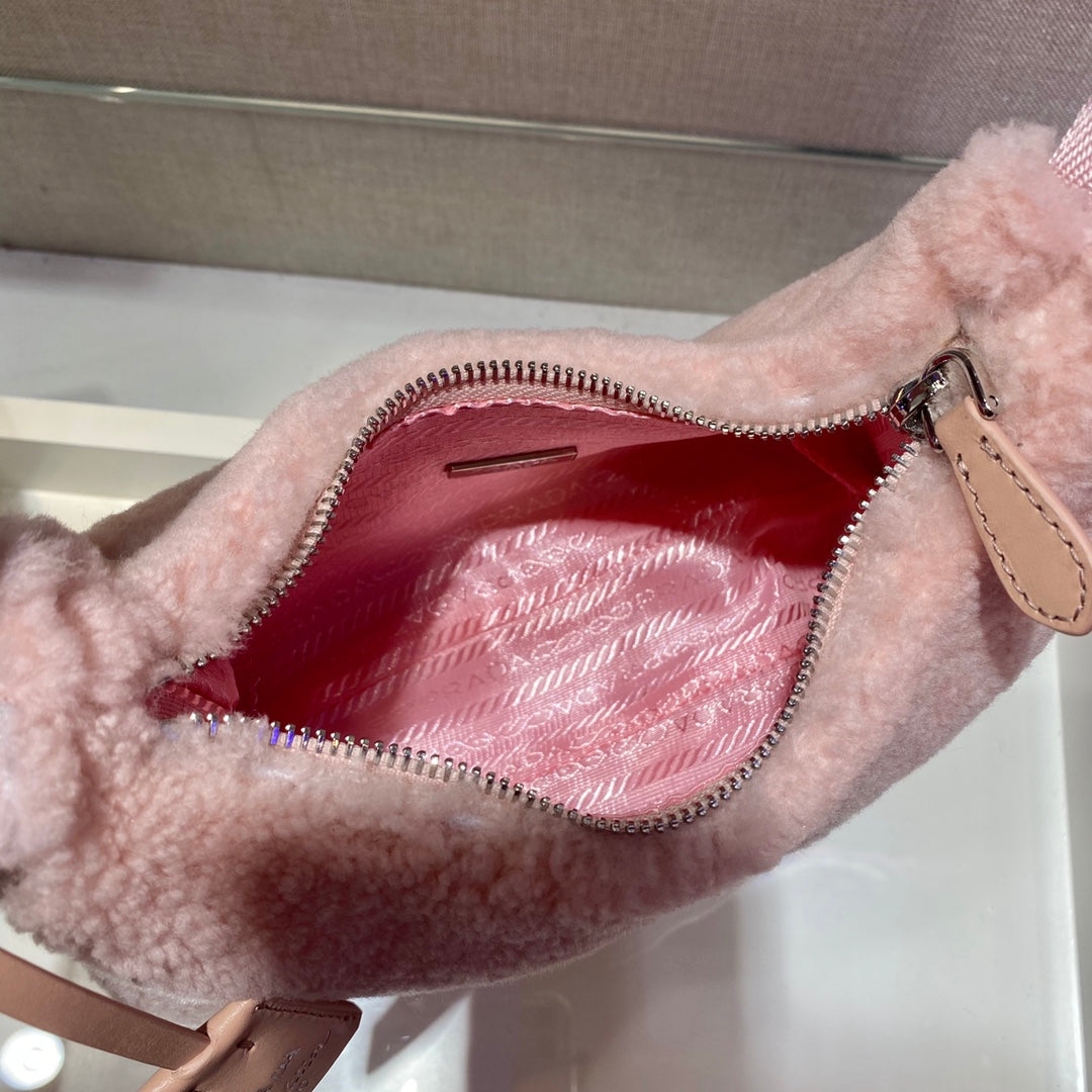 Luxury PradaHOBO BAG 23 IN LIGHT PINK SHEARLING
