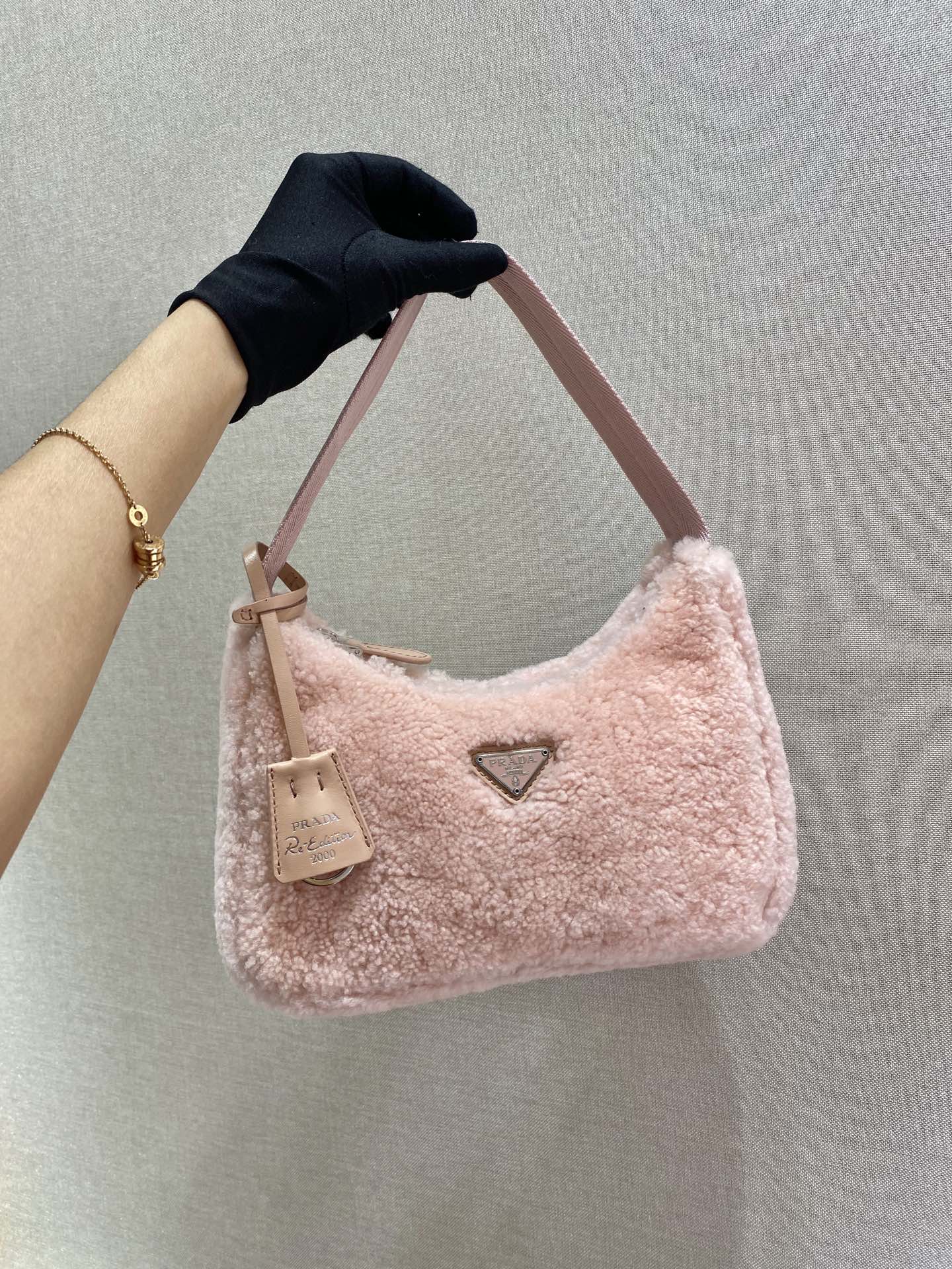 Luxury PradaHOBO BAG 23 IN LIGHT PINK SHEARLING